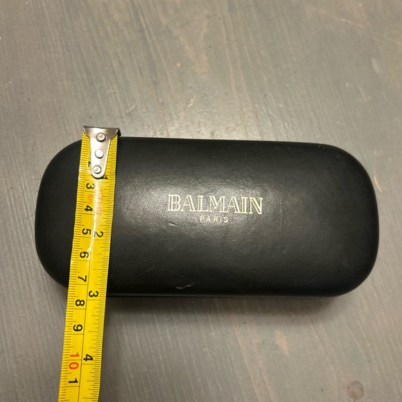 Balmain glasses case
Looks & works great - Picture 8 of 9